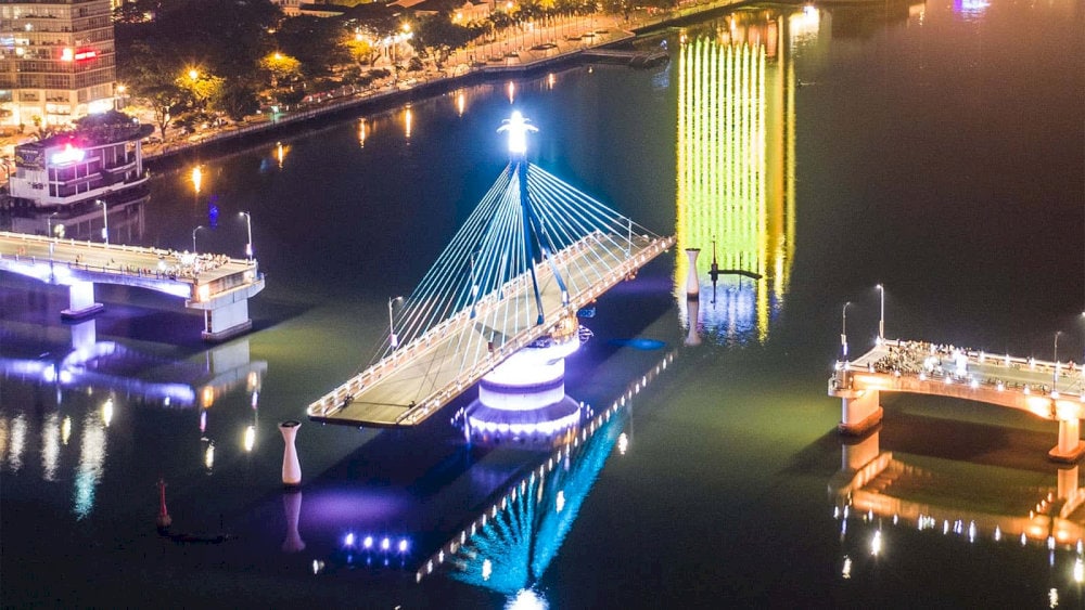 Han River Bridge rotating 90 degrees at night
